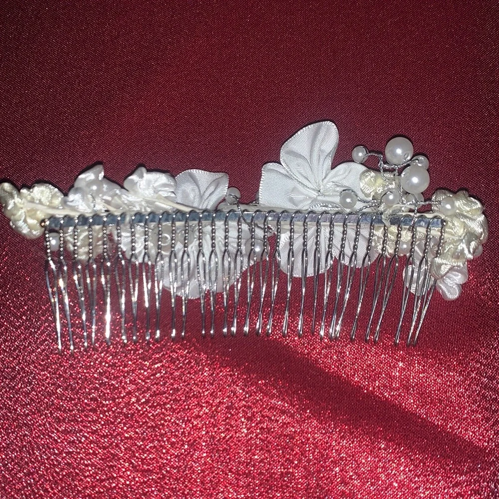 Wedding White Floral and faux Pearl Hair Comb